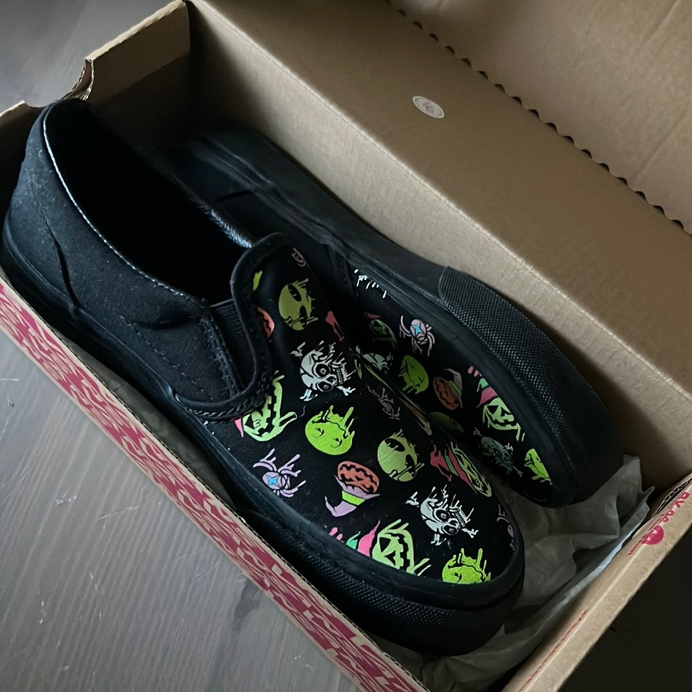 Halloween Vans Trippy Drip Black glow in the dark slip on size 2.5 Halloween